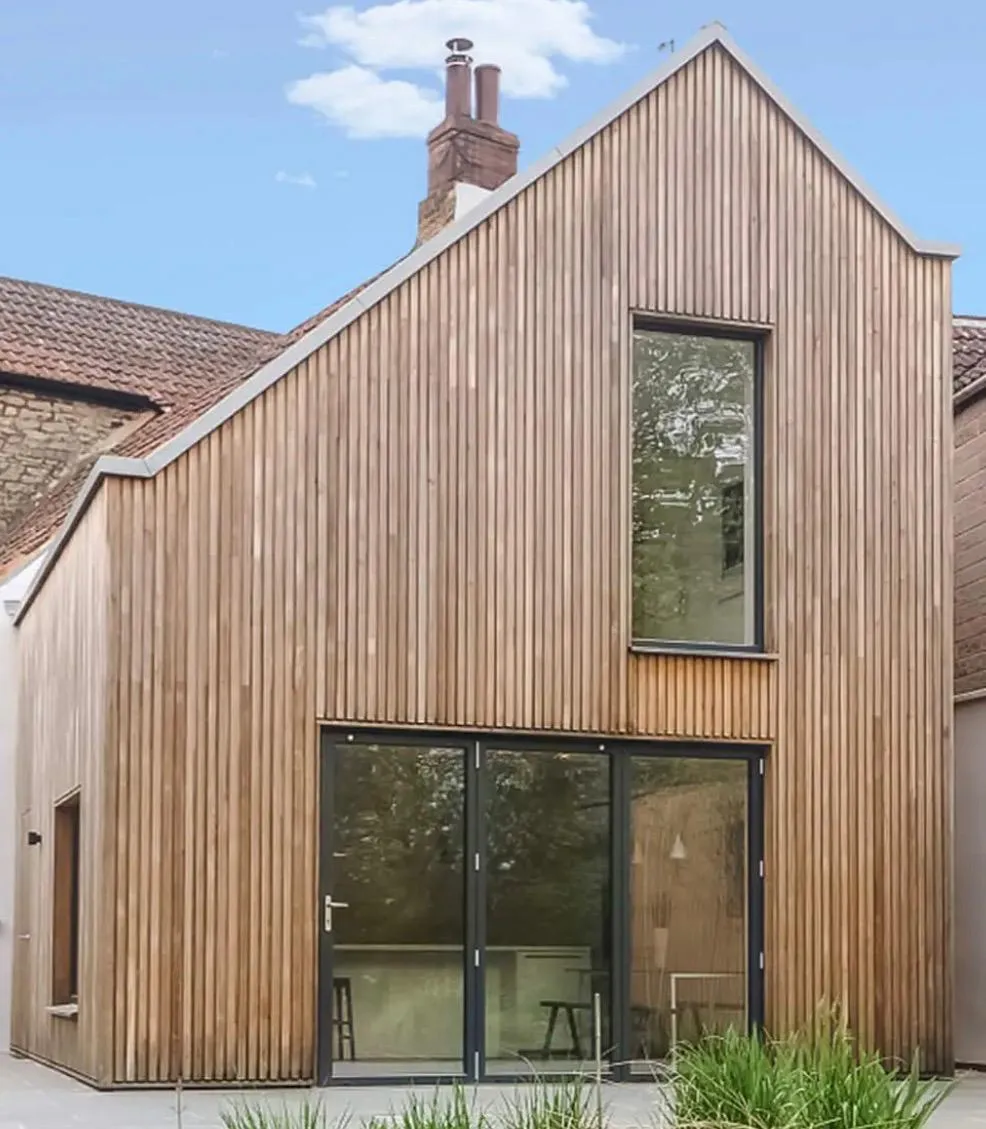 Fixed-Price vs Day-Rate Builders: Which Should You Choose?