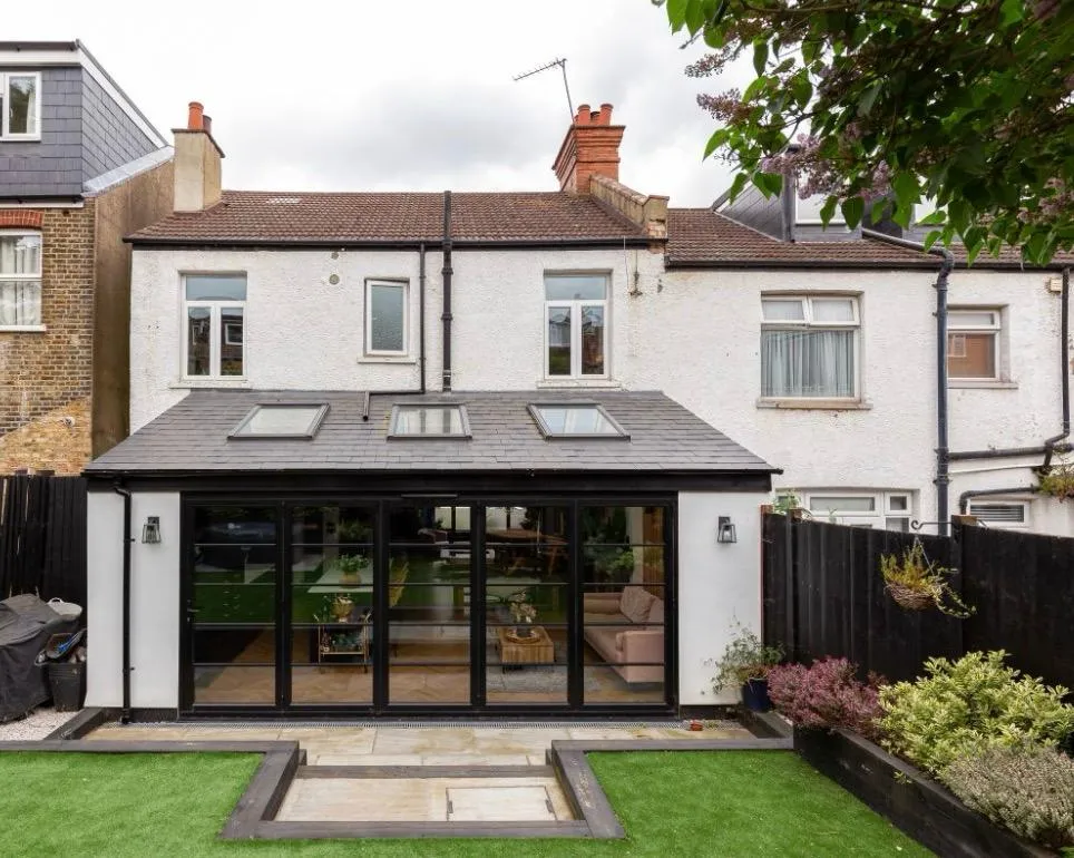 Red Flags to Watch For When Hiring a Builder in Bath